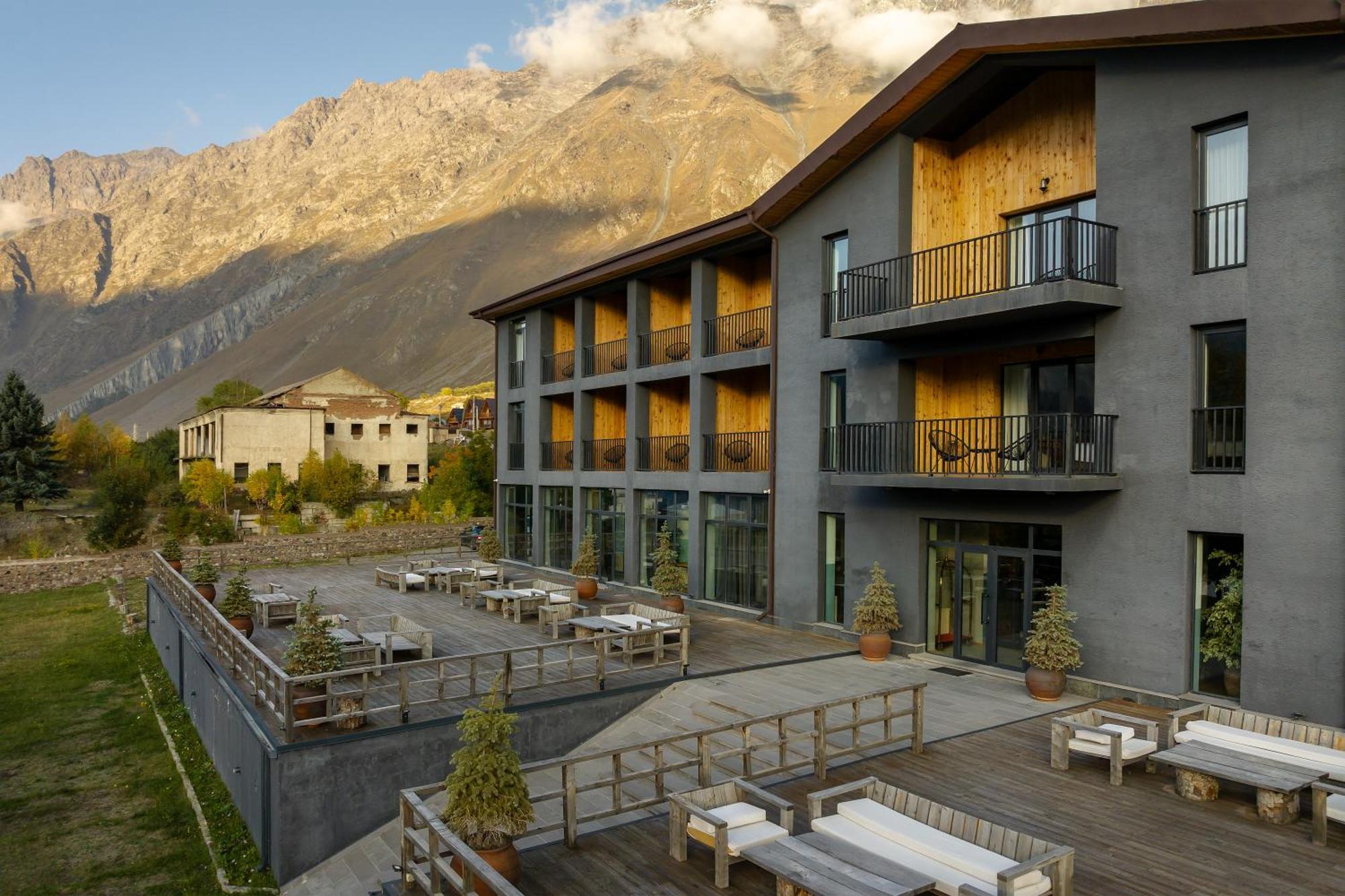 Intourist Kazbegi Hotel Exterior photo