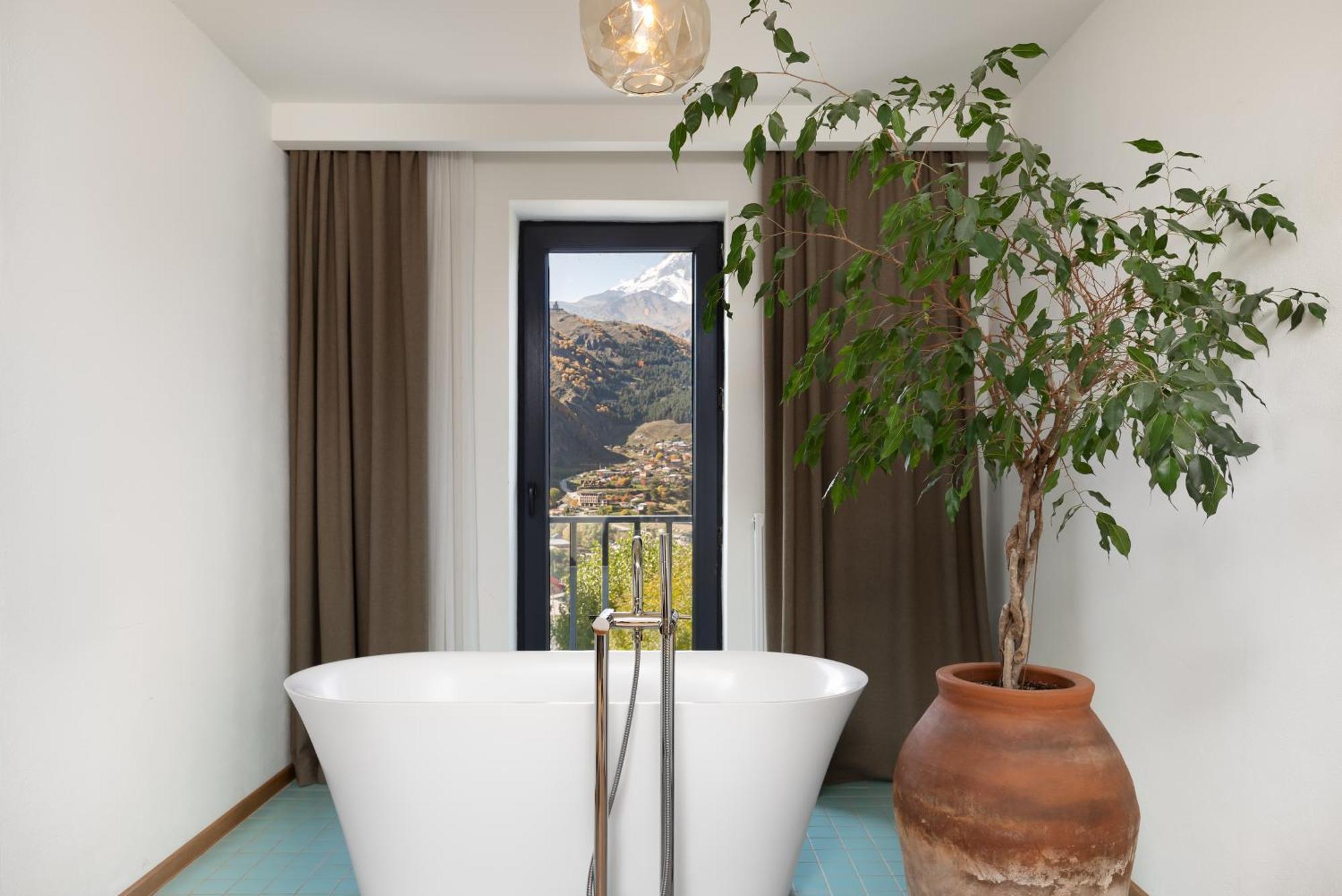 Intourist Kazbegi Hotel Exterior photo
