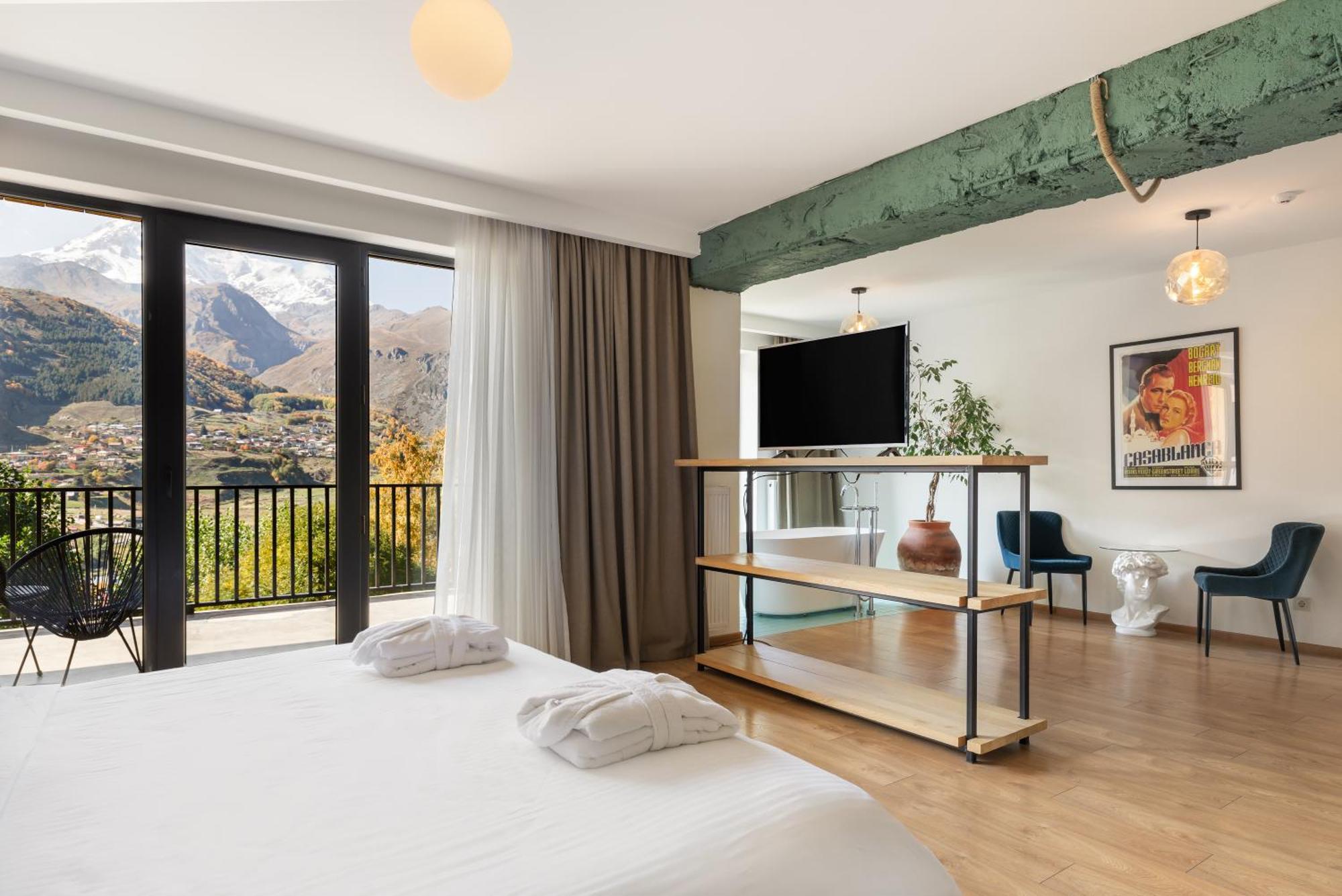 Intourist Kazbegi Hotel Exterior photo